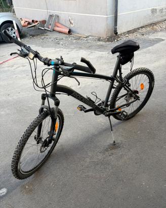 Bici rockerider con accessori da corsa