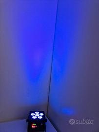 Fari LED RGBW DMX a batteria con telecomando 50w