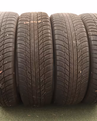 Gomme Bridgestone Blizzak 215 65 17 inverno