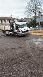 Camion con gru, da cambiare solo la cabina