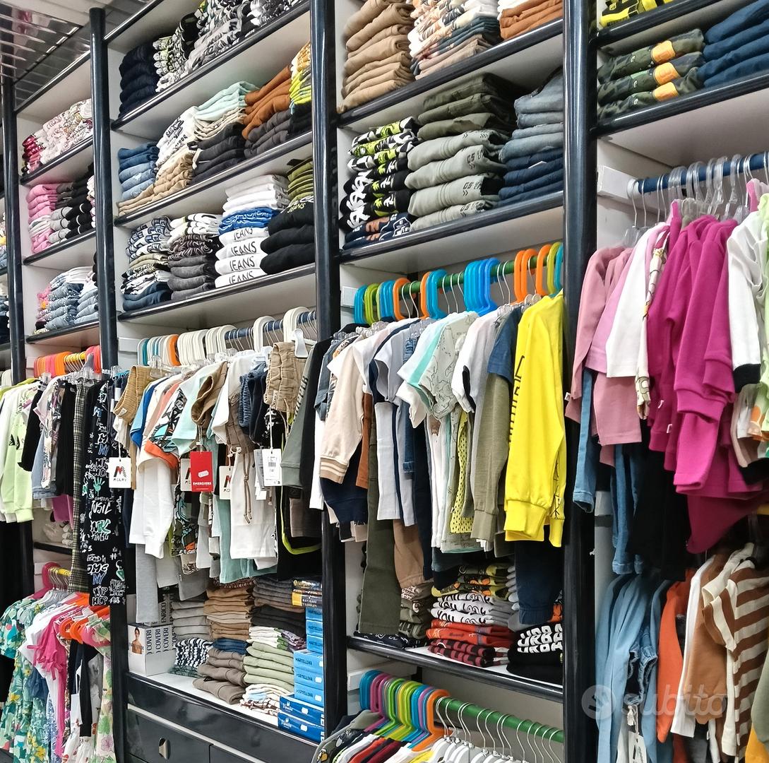 Capi Firmati Acquisto Stock Abbigliamento Bambini Stock