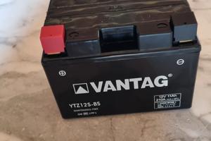 Batteria per scooter tmax, moto etc.