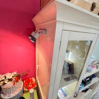 Mobile in legno bianco con ante in vetro 🟩