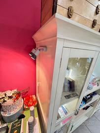 Mobile in legno bianco con ante in vetro 🟩