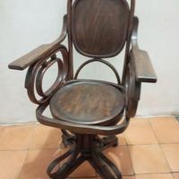 Splendida poltrona da barbiere in legno vintage.