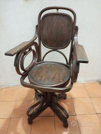 Splendida poltrona da barbiere in legno vintage.