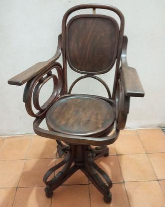 Splendida poltrona da barbiere in legno vintage.