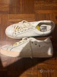 Golden Goose con pelo giallo