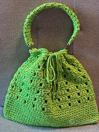 Borsa artigianale verde con manico tubolare