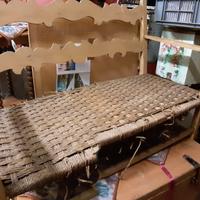 Divanetto + 2 sedie in legno