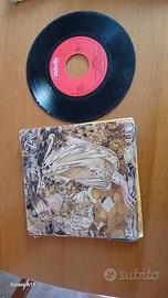 tre dischi 45 giri