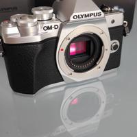 📸 Olympus OM-D E-M10 Mark III – Colore Argento