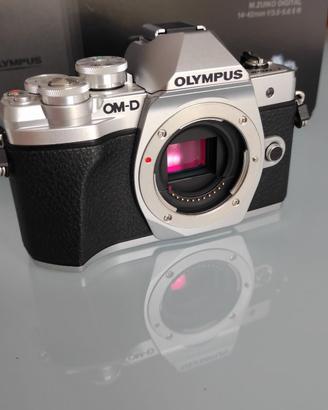 📸 Olympus OM-D E-M10 Mark III – Colore Argento