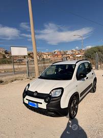 Fiat Panda allestimento Cross 1.2 benzina e GPL an