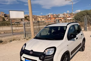 Fiat Panda allestimento Cross 1.2 benzina e GPL an