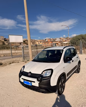 Fiat Panda allestimento Cross 1.2 benzina e GPL an