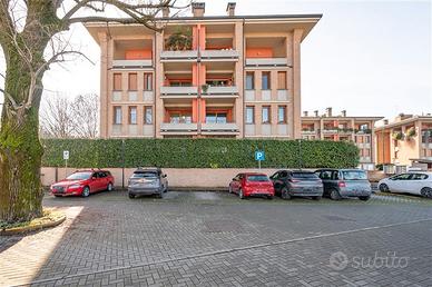 Quadrilocale con giardino e doppio garage a Parma