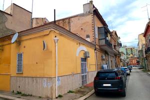 Via Rignano: Piano Terra indipendente