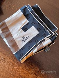 Due Foulard Fendi