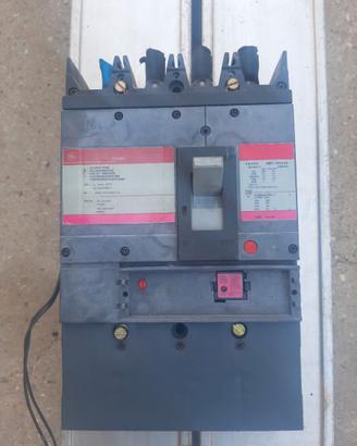 GE sezionatore interruttore automatico 400A