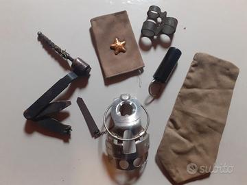 Set oggetti militari ritrovati in uno zaino