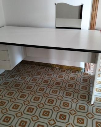 SCRIVANIA CON CASSETTIERA