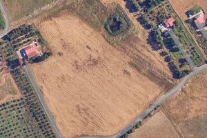 Casa in campagna con 4 ettari di terreno