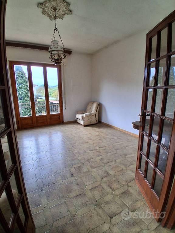 Appartamento di 180 m² con 5 locali a Lucca