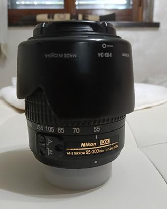 Obiettivo Nikon 55-200 mm con tappi e paraluce 