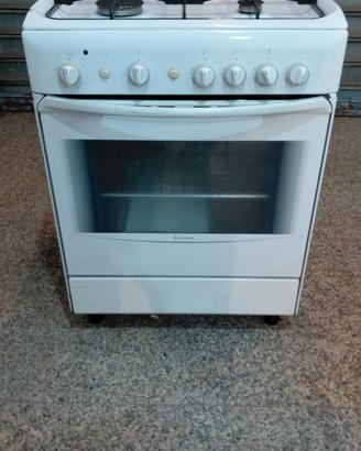 Cucina a gas Ariston usata poco