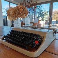 macchina da scrivere -Olivetti Lettera 22-