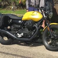 Moto Guzzi V7 IV 2022 – pari al nuovo – accessoria