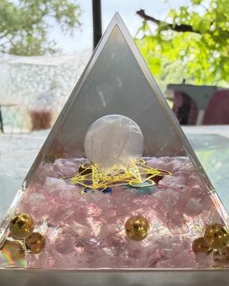 Piramide Orgonite Quarzo Rosa Chakra