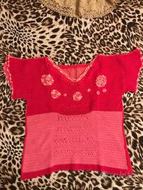 Maglia fatta a mano ad uncinetto