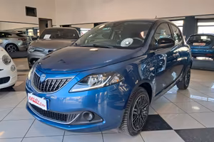 Lancia Ypsilon 1.0 FireFly Hybrid 70 cv Gold