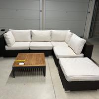 Set di sedute in rattan marrone intrecciato