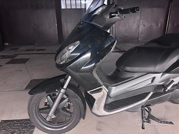 YAMAHA X-MAX 250