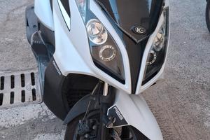 Scouter Kymco Downtown 300i ABS
