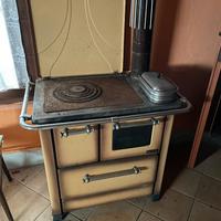 Cucina economica a legna con forno