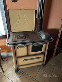 Cucina economica a legna con forno