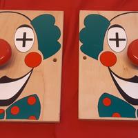 2 attaccapanni in legno dipinto