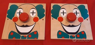 2 attaccapanni in legno dipinto