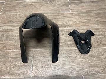 Parafango e cover blocco chiave in carbonio