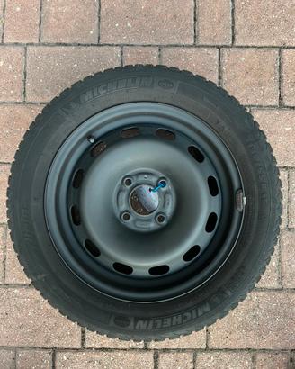 Cerchi con gomme invernali 15 pollici
