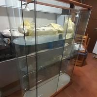 vetrina da esposizione illuminata