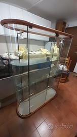 vetrina da esposizione illuminata