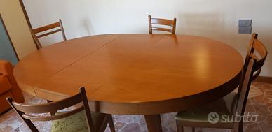 Tavolo in legno massello con sedie