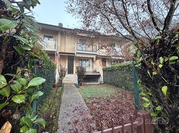 VILLA A SCHIERA A SORISOLE