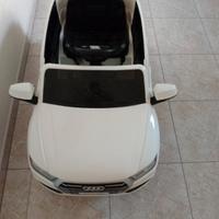 macchinina bambina giocattolo