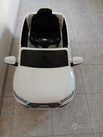 macchinina bambina giocattolo